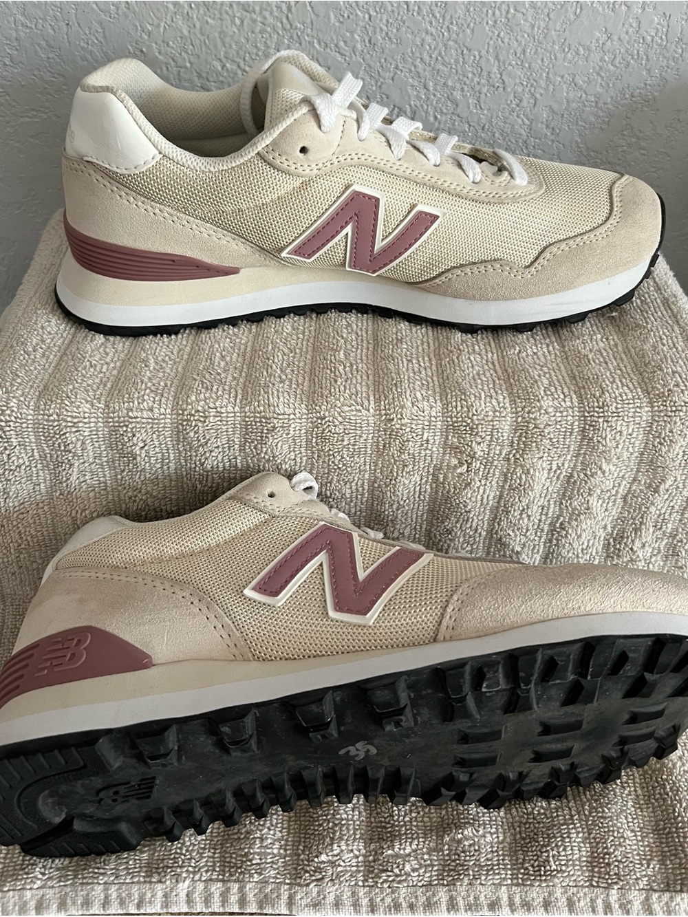 New Balance Women's Cream and Dusty Rose 520 Sneakers - Picture 2 of 2